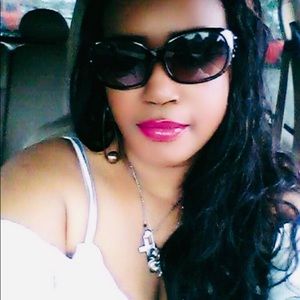 Meet your Posher, Harriette